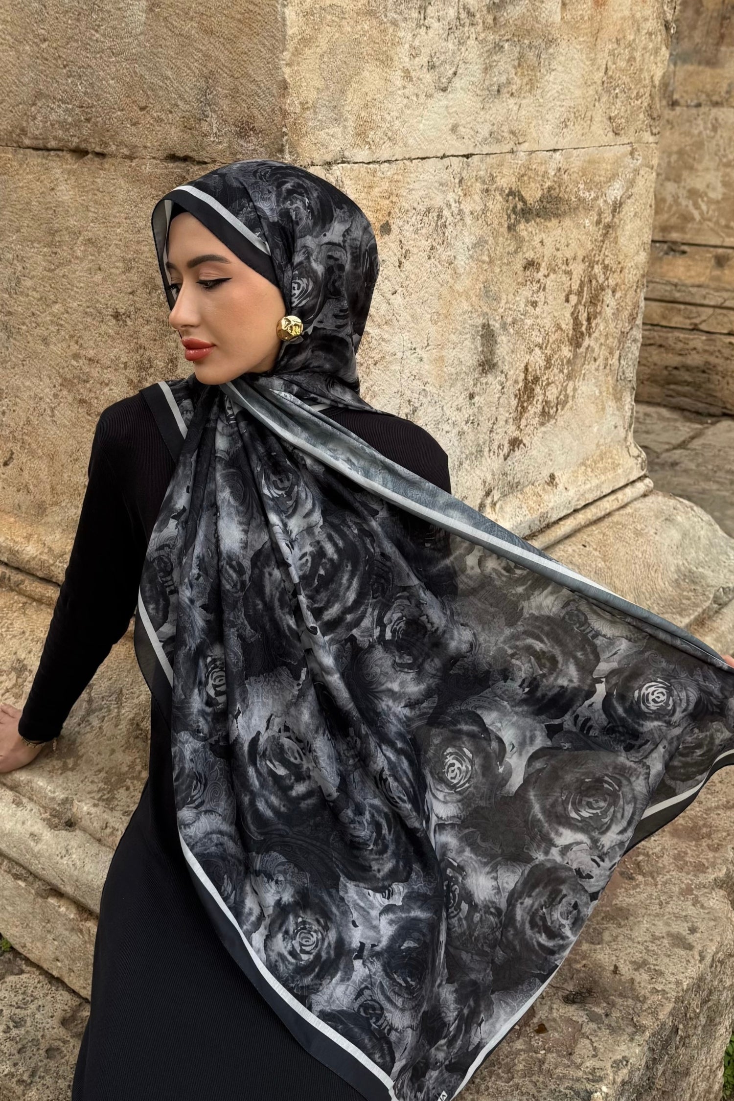 Roza Desen Şal Siyah